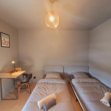 Moderne & Proche Commodites *